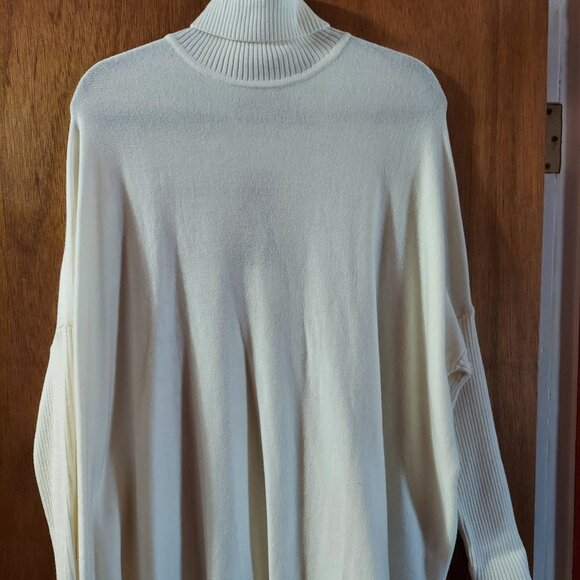 Joseph A Cream Turtleneck Oversized Sweater size S - Picture 1 of 1